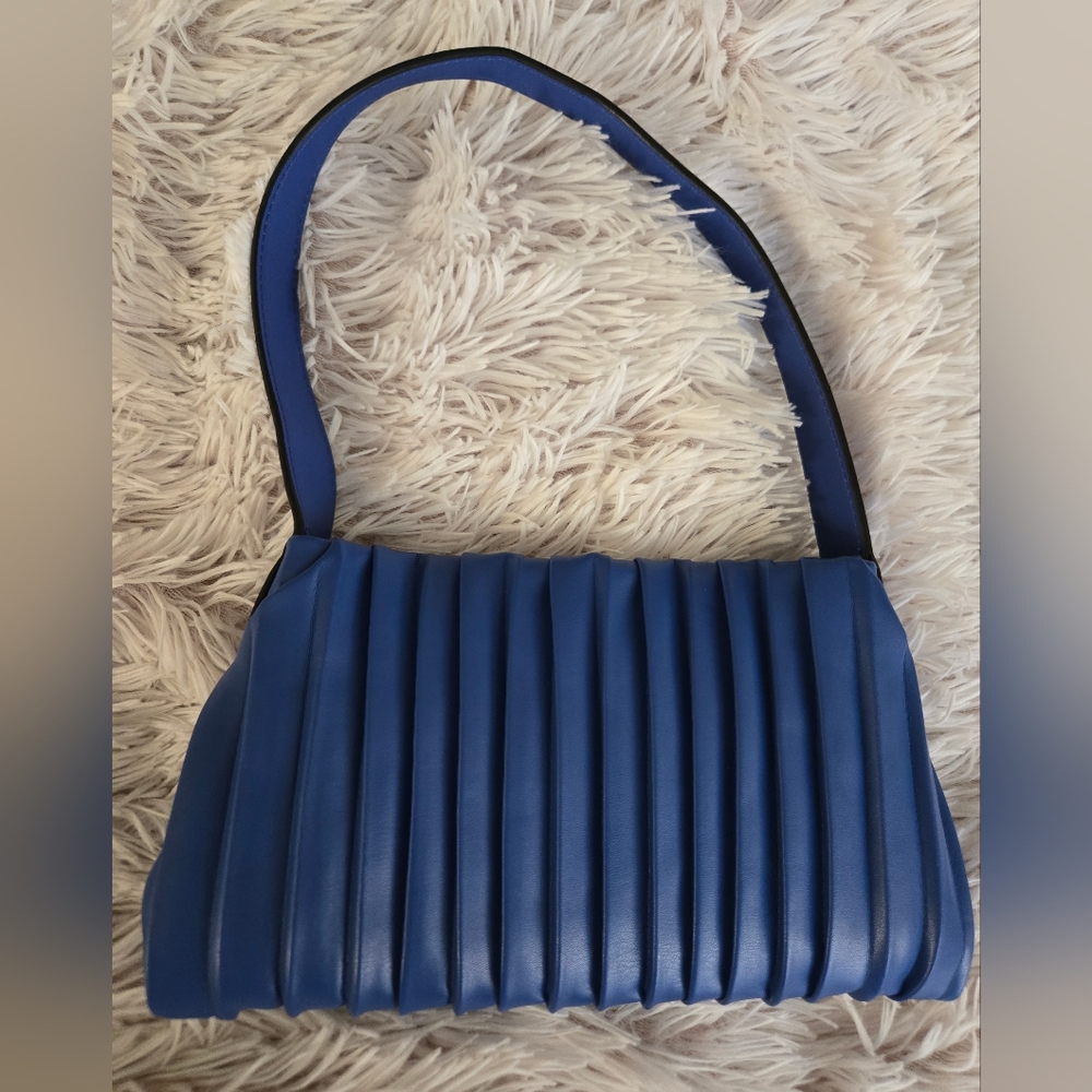 Vera Wang Blue Shoulder Bag